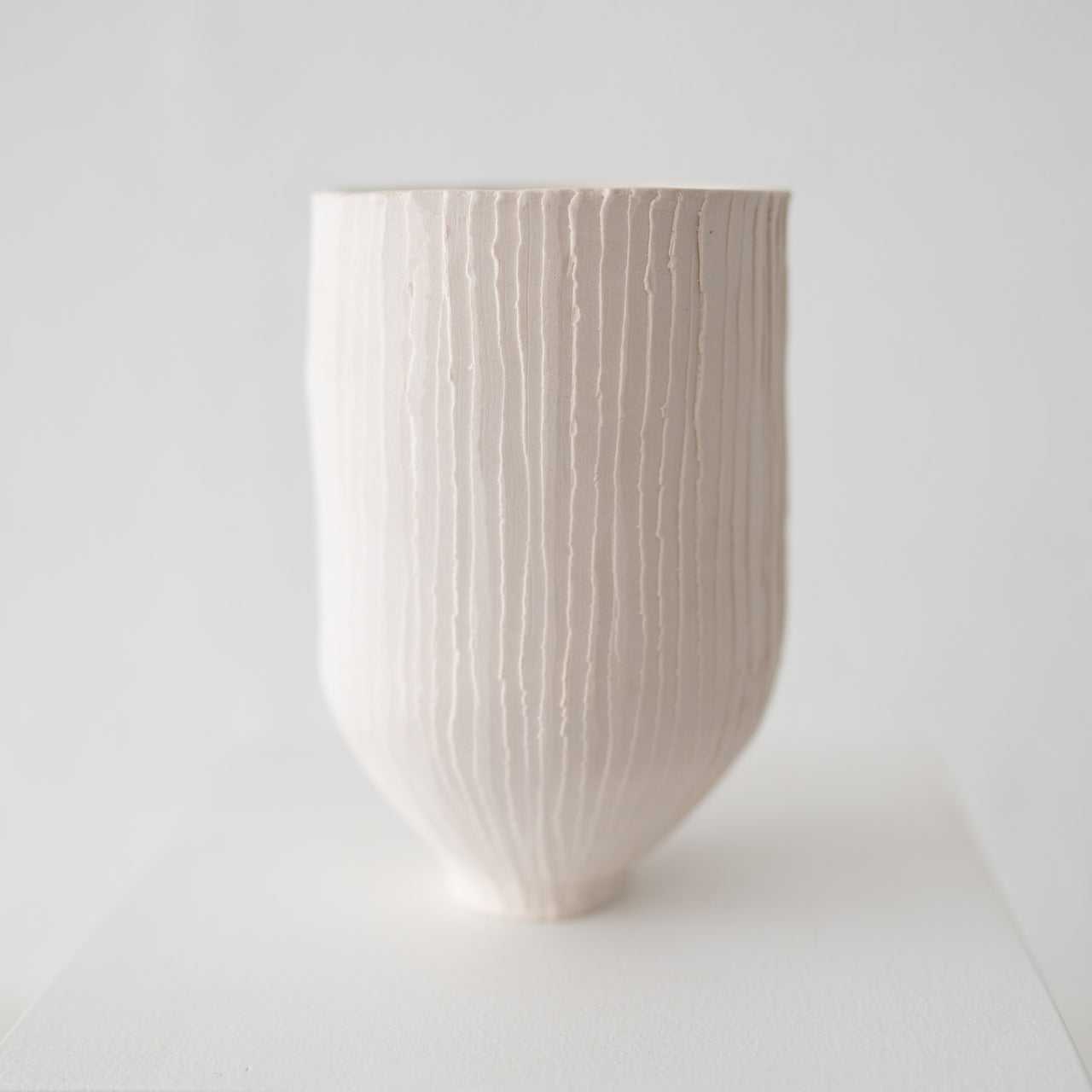 Cait Reas Med Textured Bud Footed Vase- Cream