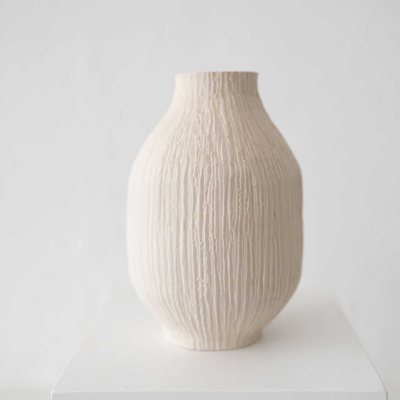 Cait Reas Med Textured Bud Footed Vase- Cream