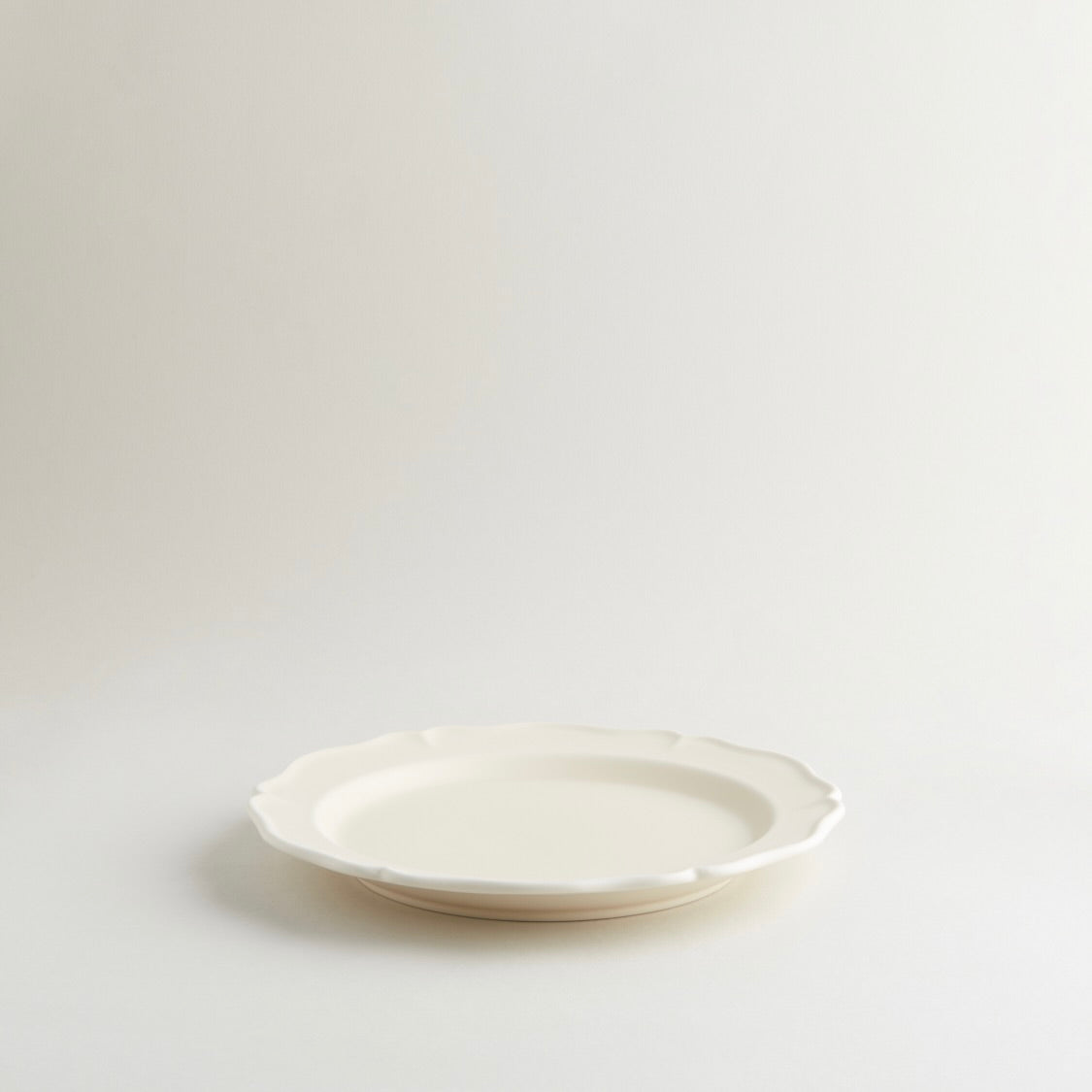R+D LAB Festone Large Flat Plate in Almond - Set of 2