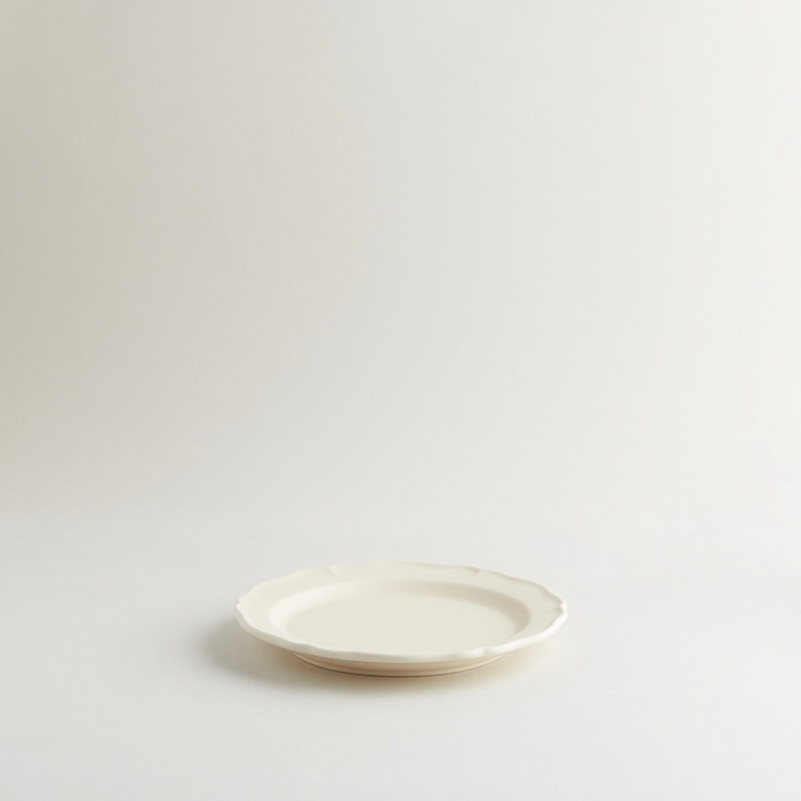 R+D LAB Festone Small Flat Plate in Almond - Set of 2