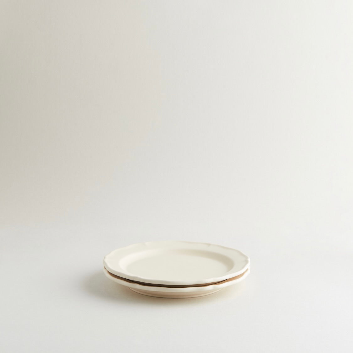 R+D LAB Festone Small Flat Plate in Almond - Set of 2