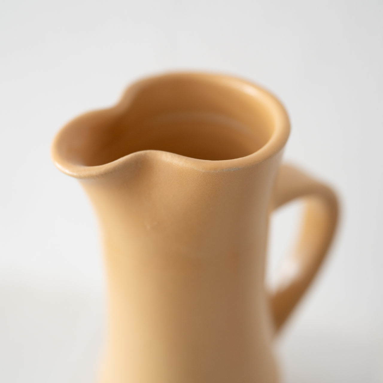 Mimi Y Roberto Small Pitcher