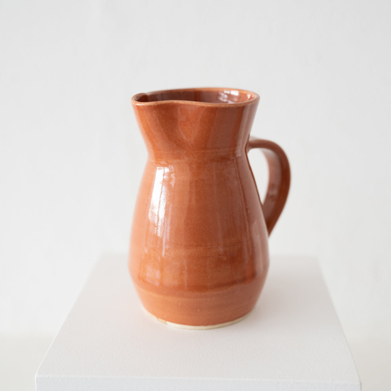 Mimi Y Roberto Wide Pitcher