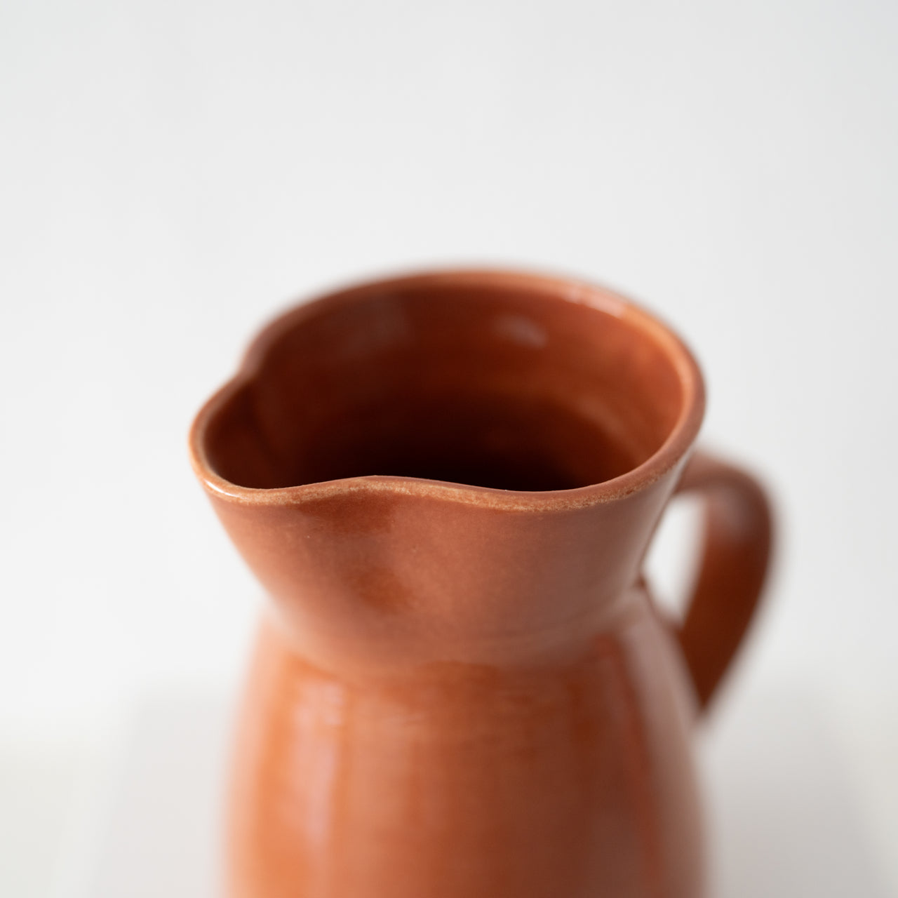 Mimi Y Roberto Wide Pitcher