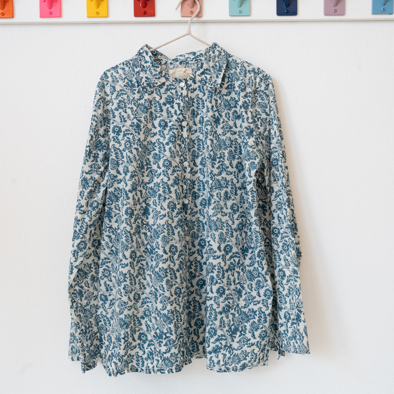 Auntie Oti Button Shirt: Blue Flower Vine / Size 2