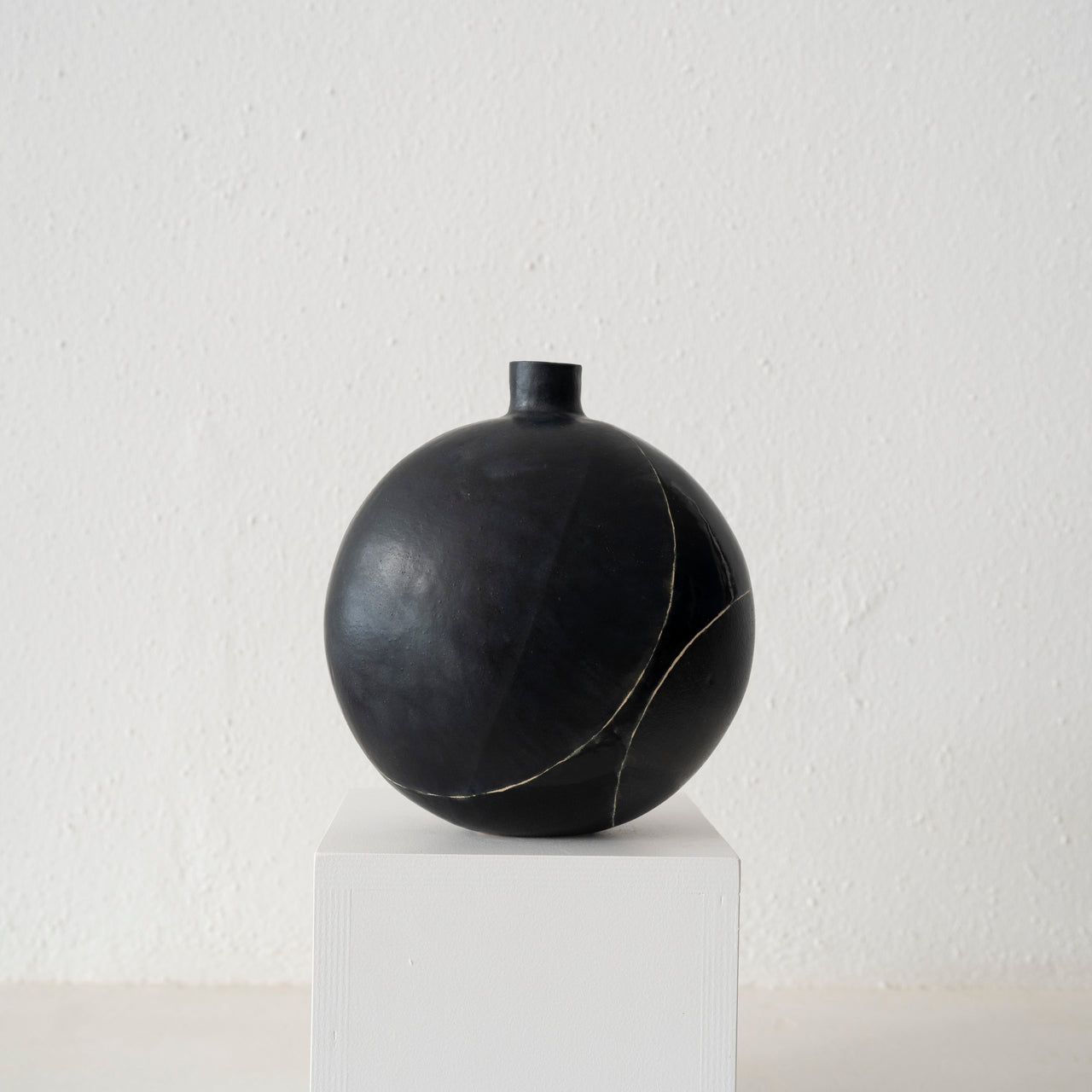 Cait Reas Large Round Vase: Black Glossy + Matte