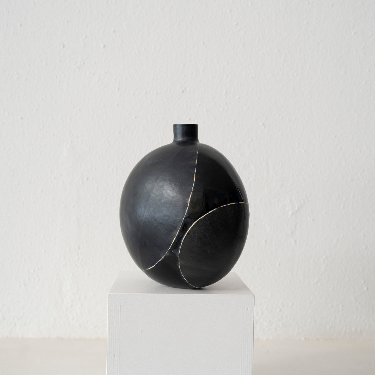 Cait Reas Large Round Vase: Black Glossy + Matte