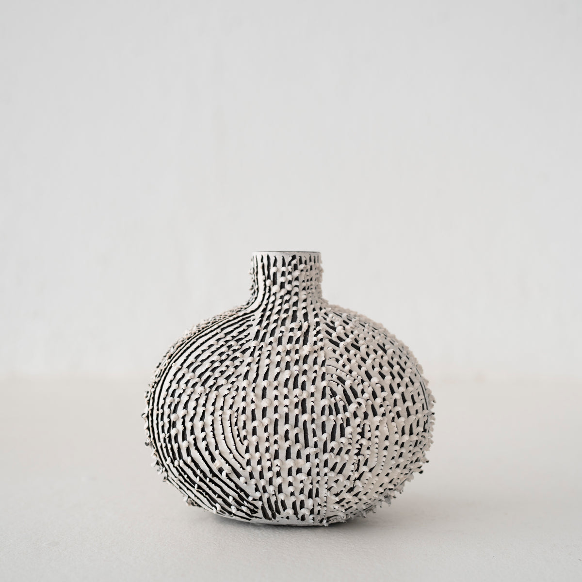 Cait Reas Small Wide Textured Vase: Black and White