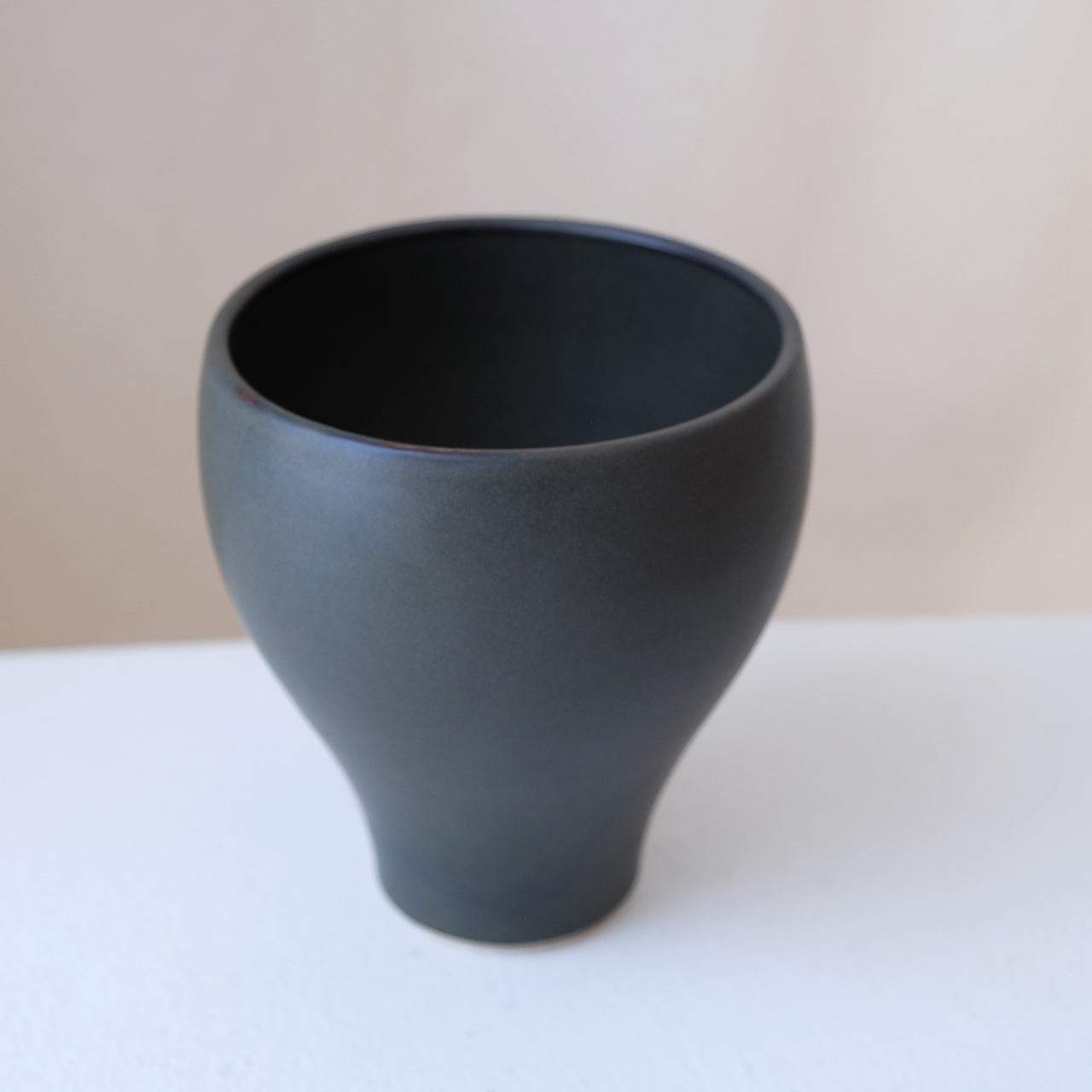 Mimi Y Roberto Footed Tuna Vase - Chicory