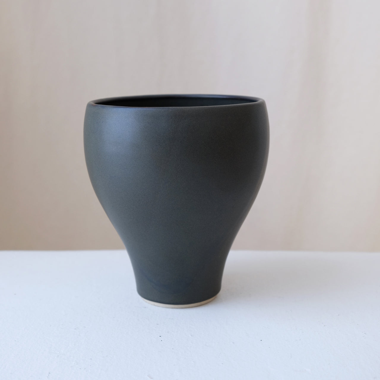 Mimi Y Roberto Footed Tuna Vase - Chicory