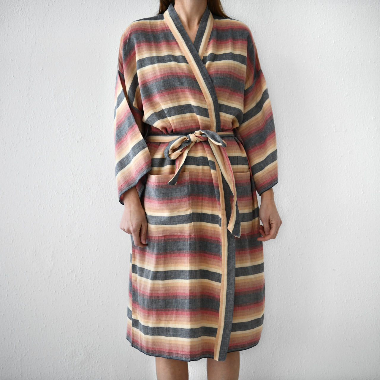 Kaftanese Cotton Gauze Robe : Charcoal Mesa
