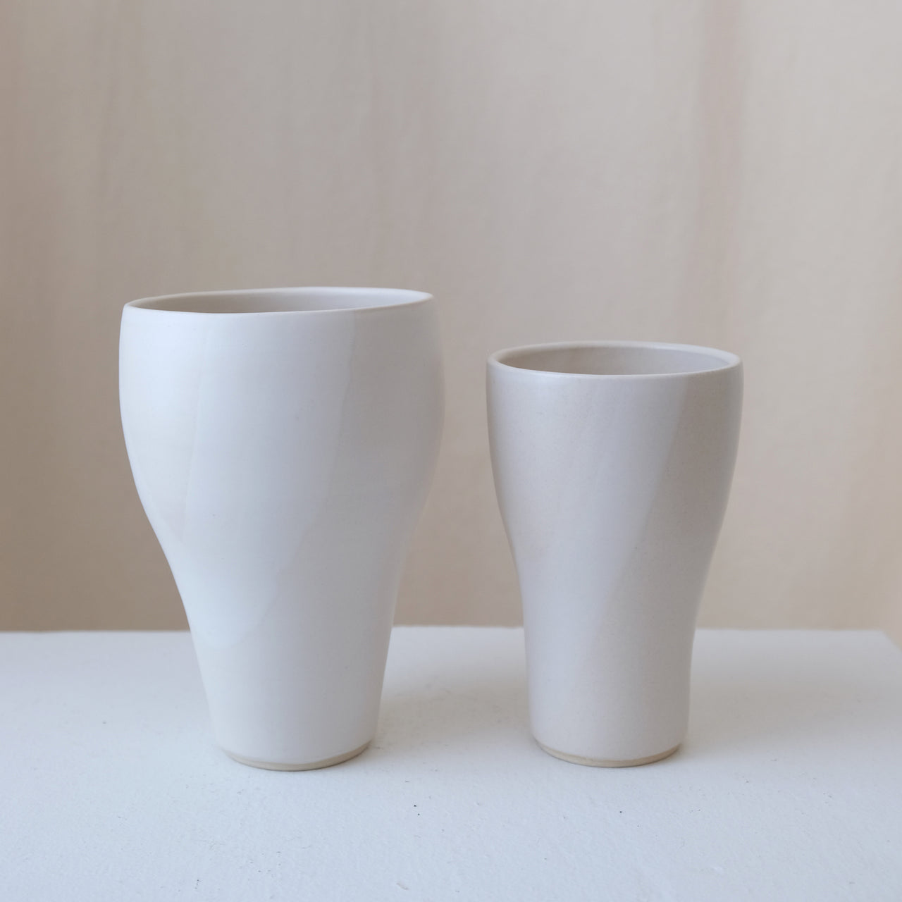 Mimi Y Roberto Footed Medium Tuna Vase