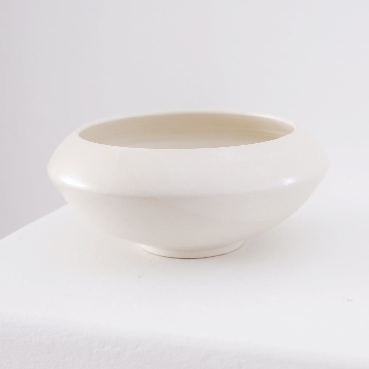 Mimi Y Roberto Low Curved Footed Serving Bowl